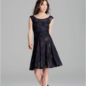 Vera Wang Blue Dress Sleeveless Floral Lace in Navy Size 2 Retail $278